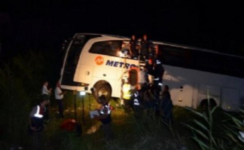 Manisa'da Yolcu Otobüsü Tarlaya Uçtu: 52 Yaralı