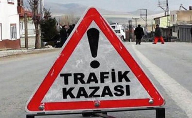 Yoldan çıkan otomobil bisiklete çarpıp takla attı: 2 yaralı