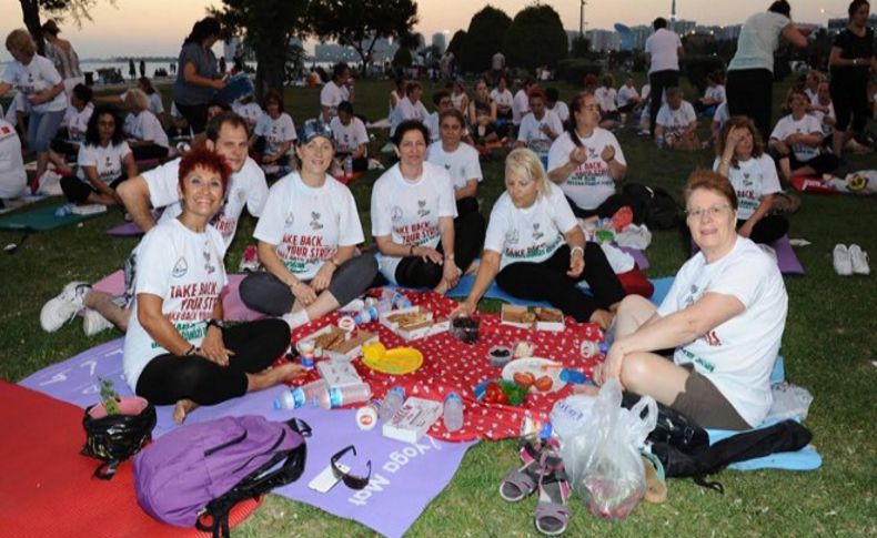 Karşıyaka'da önce yoga, sonra iftar!