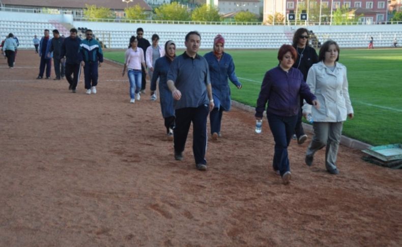 Yozgatlılar sağlıklı yaşam için şehir stadyumunda ter döküyor