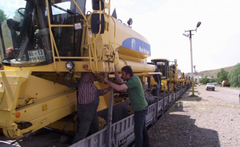 Yozgat’ta biçerdöverler hasat için tren katarlarına yüklendi