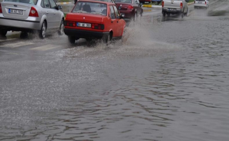 Yozgat'ta şiddetli yağış hayatı felç etti