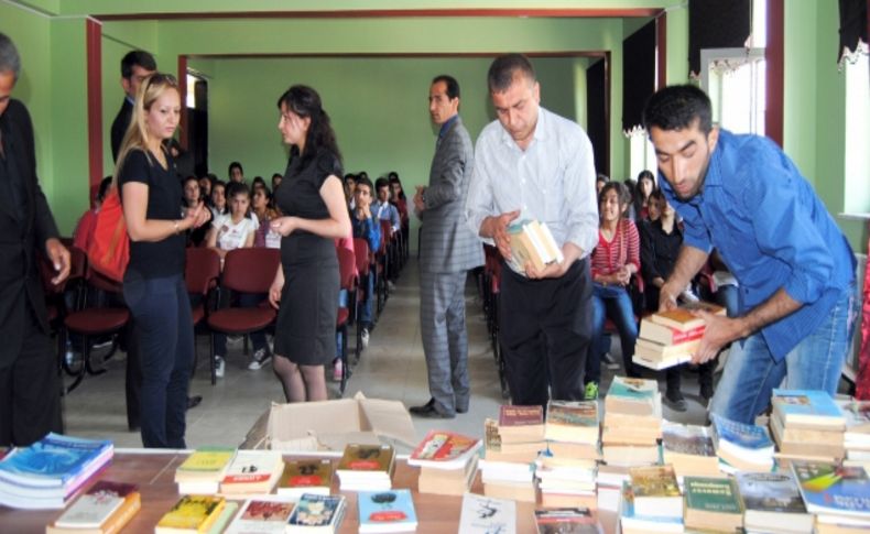 Yüksekovalı öğrencilere Akseki’´den kitap yardımı