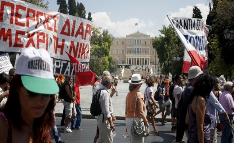 Yunanistan'da yaz tatili bitti, grevler başladı