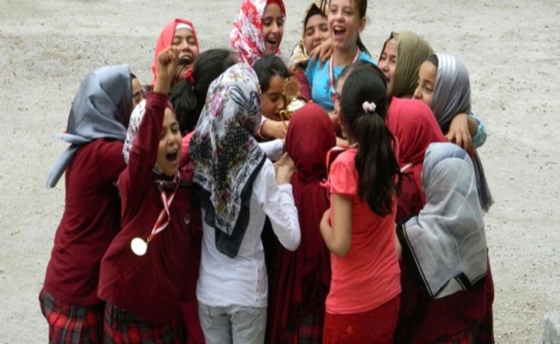 Yüreğir İmam Hatip Ortaokulu 'Bahar Şenlikleri' çekişmeli geçti