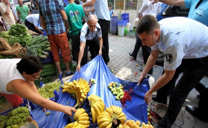 Zabıtaya saldıran manavlara hapis cezası verildi