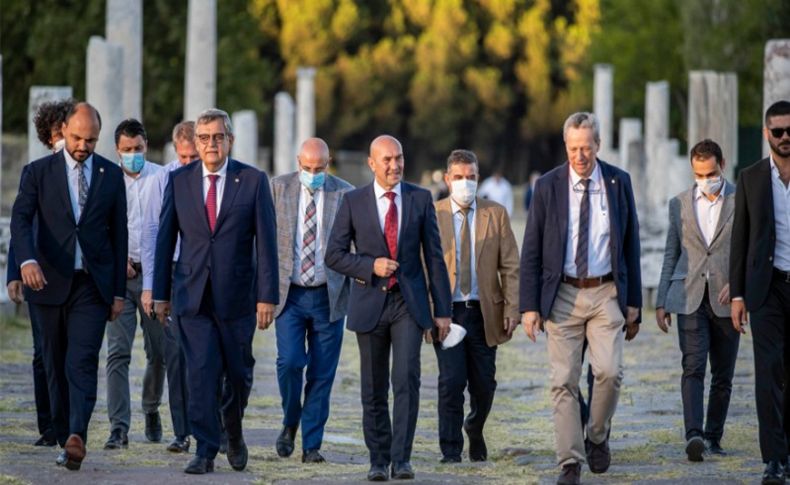 Zeus Sunağı’nın getirilmesi için İzmir tek yürek