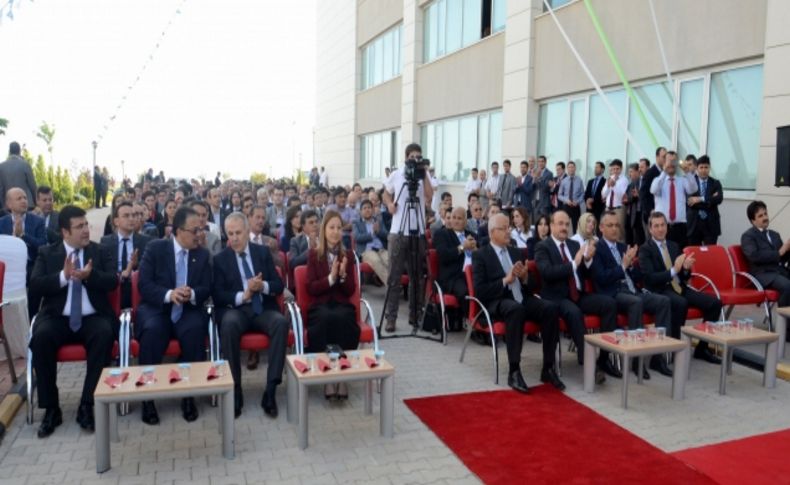 Zirve Üniversitesi Mühendislik Fakültesi Bilal Kara Eğitim Binası hizmete açıldı