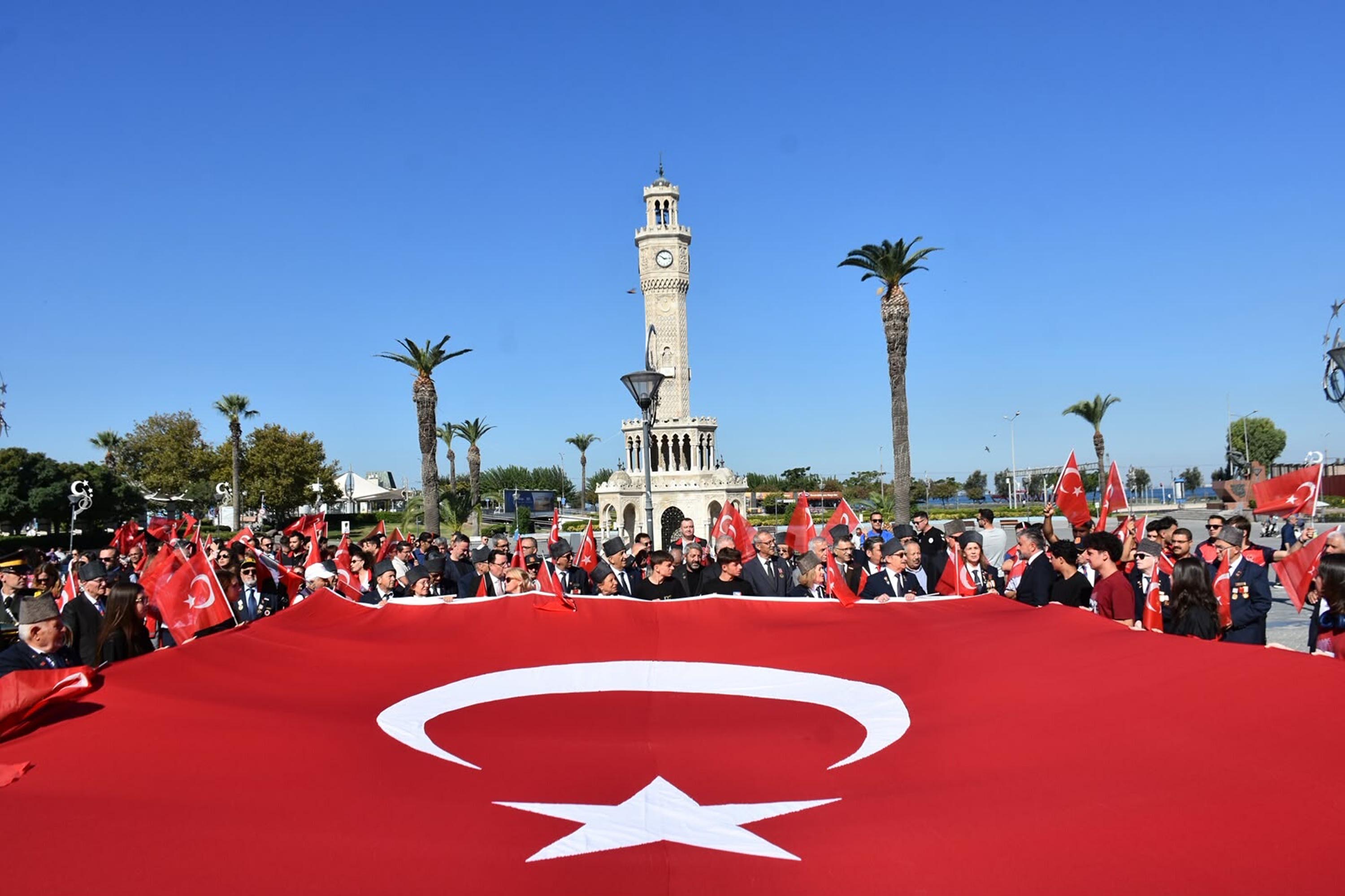 İzmir'de Gaziler için anlamlı yürüyüş
